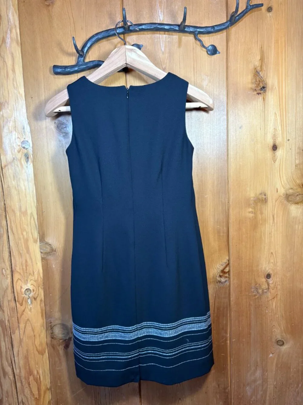 Petite Sophisticate Sleeveless Black/Navy Midi Dress - 2 - - Picture 2 of 4